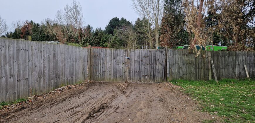 Flexible Yard with Outbuildings to Let near Upminster, Essex