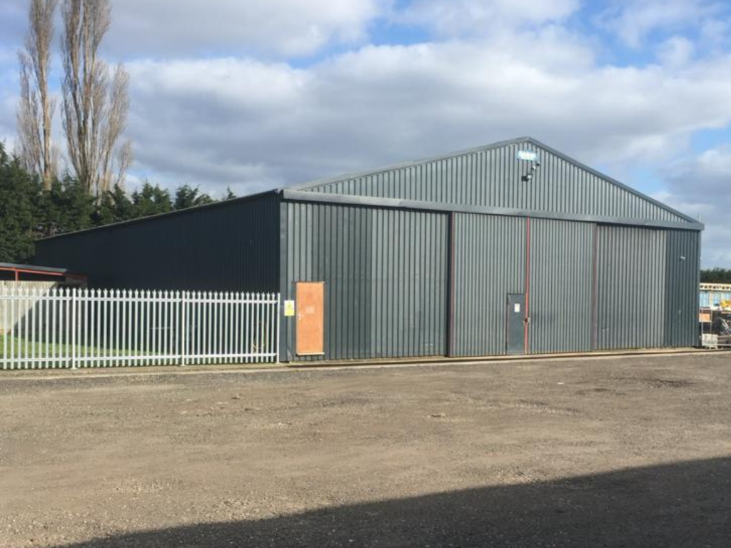 Warehouse (6,000 sq ft) to Let near Haddenham, Cambridge